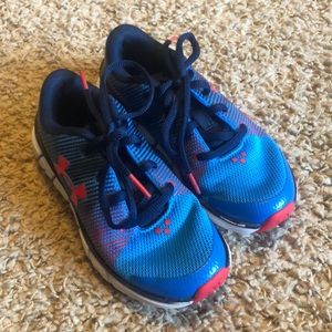 Boys Under Armour tennis shoes Sz 12